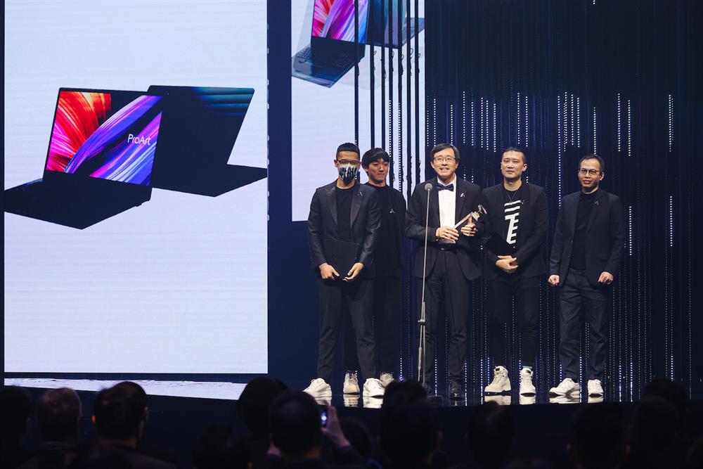 華碩電腦本次以創新高階創作者筆電「ProArt Studiobook 16   Pro16」榮獲年度大獎。