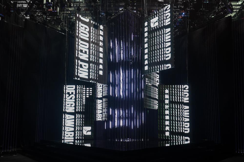 今年金點設計獎頒獎典禮，首度由知名製作人陳鎮川跨界操刀。