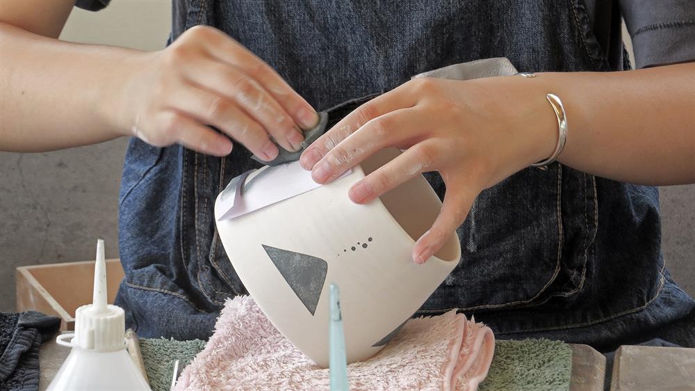 圖四_冬季住房專案「暮冬．彩瓷繪」，免費贈送青花瓷拓繪體驗活動，將田園手作生活器皿體驗化為真實藝術創作。