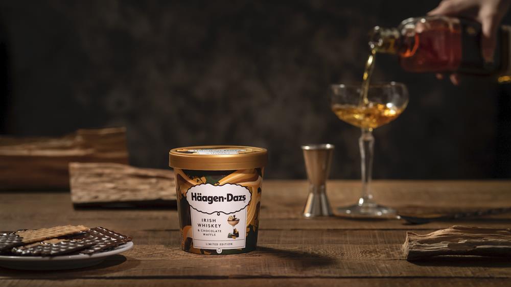 【新聞圖片4】「愛爾蘭威士忌巧克力脆餅冰淇淋」以愛爾蘭威士忌揉合香濃冰淇淋搭配可可脆餅，成就專屬大人味蕾饗宴