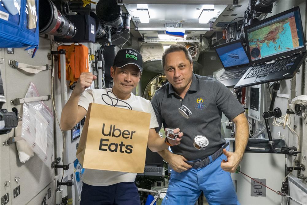 日本Uber Eats送餐到外太空01