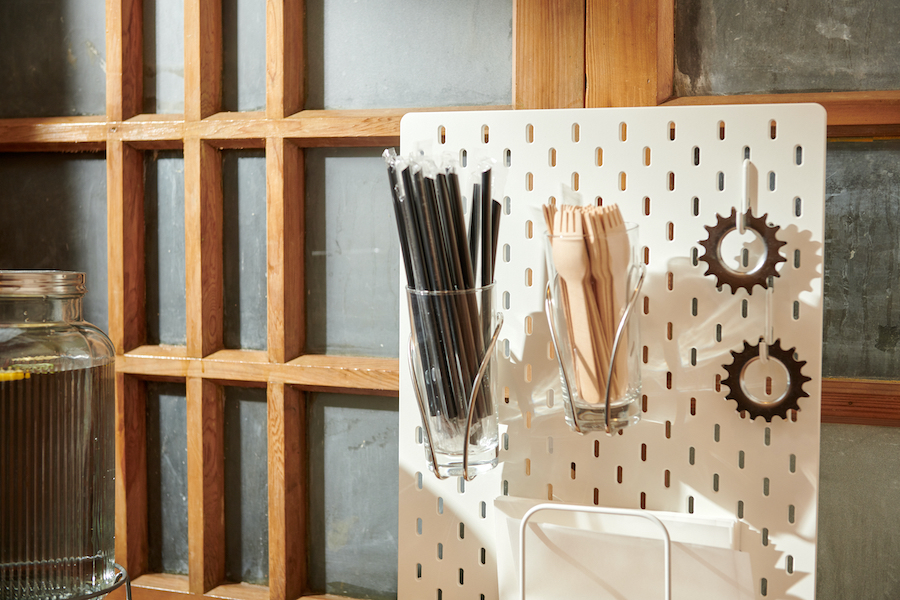 7. 處處可見單車零配件的巧思像是餐具區的單車杯架、齒輪裝飾