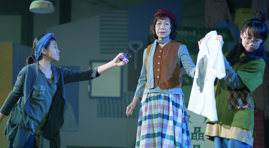 因為一件衣服產生心結的雙喜姊妹，事隔多年後將在晶晶修改鋪重修兒時遺憾