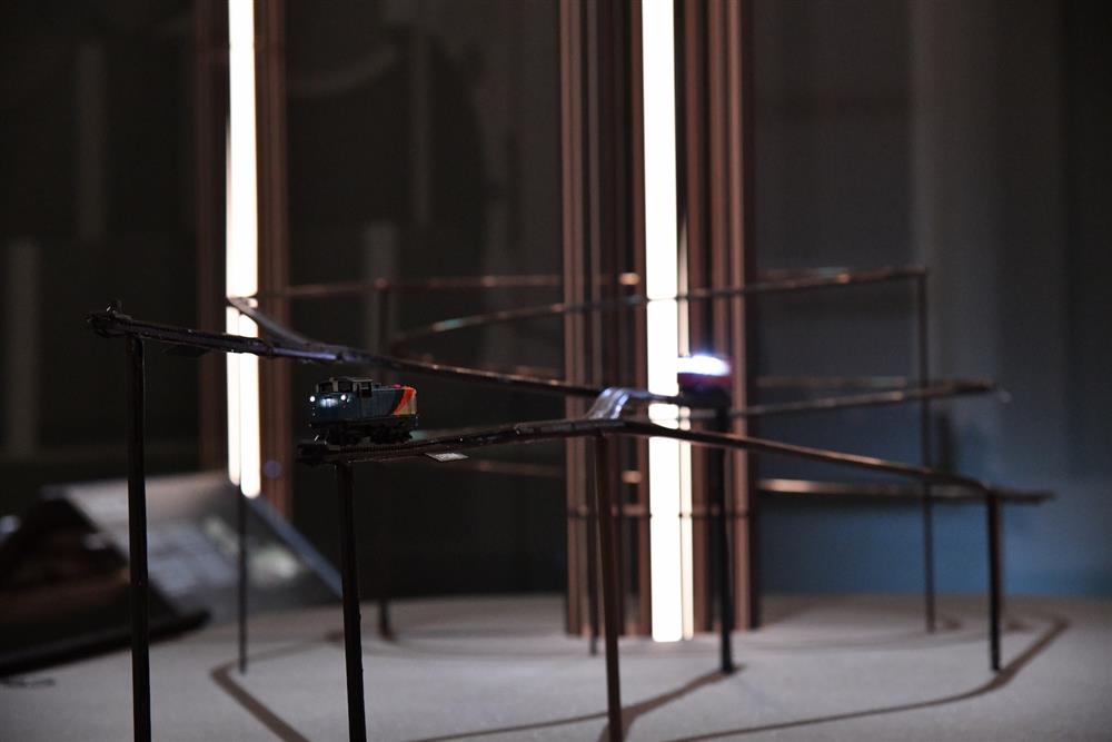 記憶・阿里山特展實景_栩悅號模型行駛在獨立山螺旋形路線＿林鐵處提供7