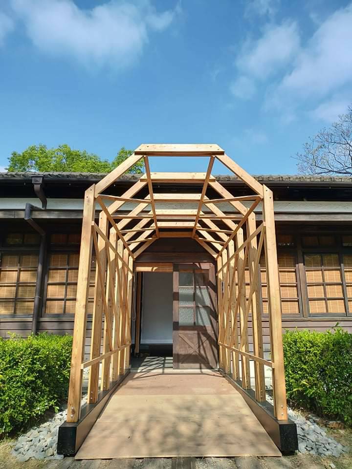 百年鳴森特展_入口以林鐵鳥居造隧道為概念象徵百年歷史場景傳承