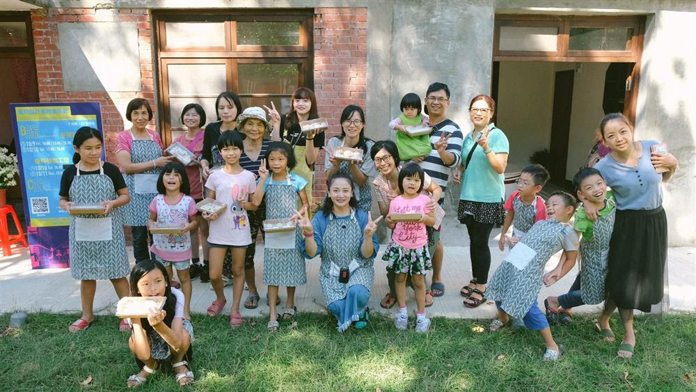 03 活動邀請人氣大廚,教民眾運用眷村食材製作色香味俱全的美味年菜 03 活動邀請人氣大廚,教民眾運用眷村食材製作色香味俱全的美味年菜
