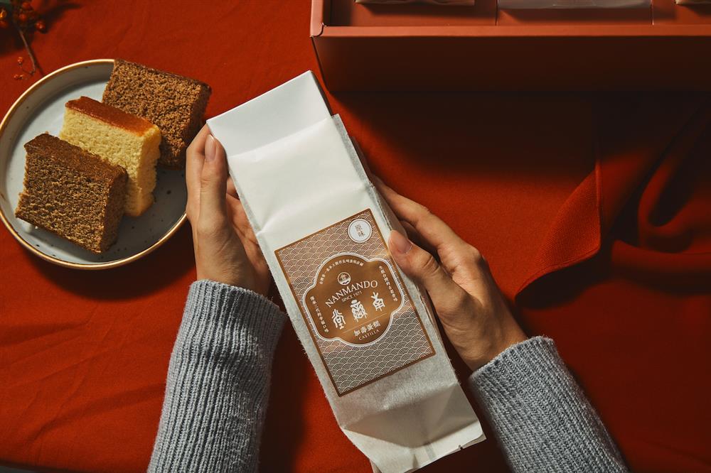 4-南蠻堂成分天然簡單，以老師傅的經驗工藝烘烤出一條條口口彈潤、百吃不厭的蜂蜜蛋糕