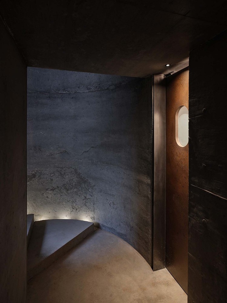 Ground_floor_corridor_photo_by_Jonathan_Leijonhufvud