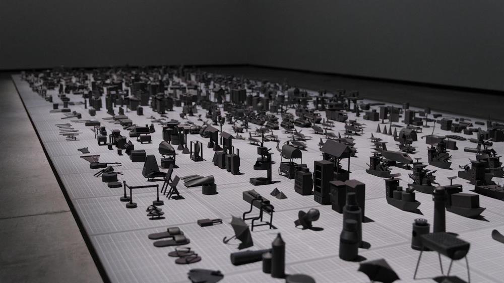 10 洪韵婷,〈無題〉,2016,黑紙、木材、磁鐵布,210 x 690 x 15 公分。藝術家自藏  10 洪韵婷,〈無題〉,2016,黑紙、木材、磁鐵布,210 x 690 x 15 公分。藝術家自藏