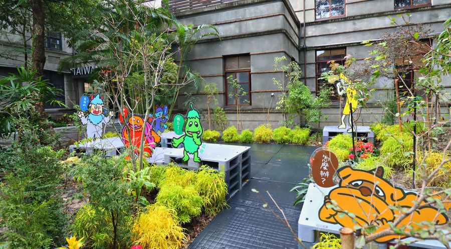 8. 首度開放成為展區的辦公廳舍北向休憩區，則展出〈六寶嬉春〉，以漢聲六寶為主，重溫6、7年級生童年記憶。