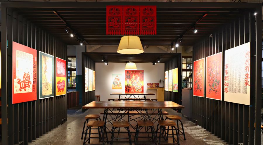 9. 松菸小賣所〈大過虎年〉，則展示14幅以虎為主的精美民間藝術海報