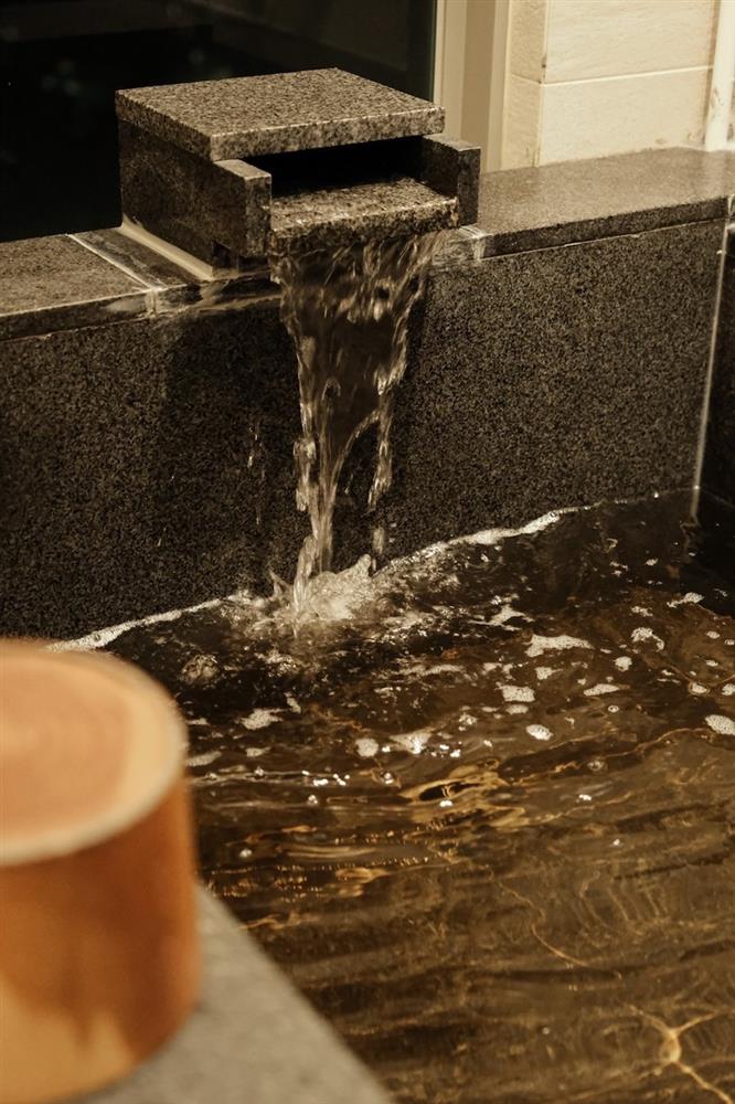 ⟪蘊泉庄⟫圖說：珍貴琥珀黃金泉，集三大名湯之大成