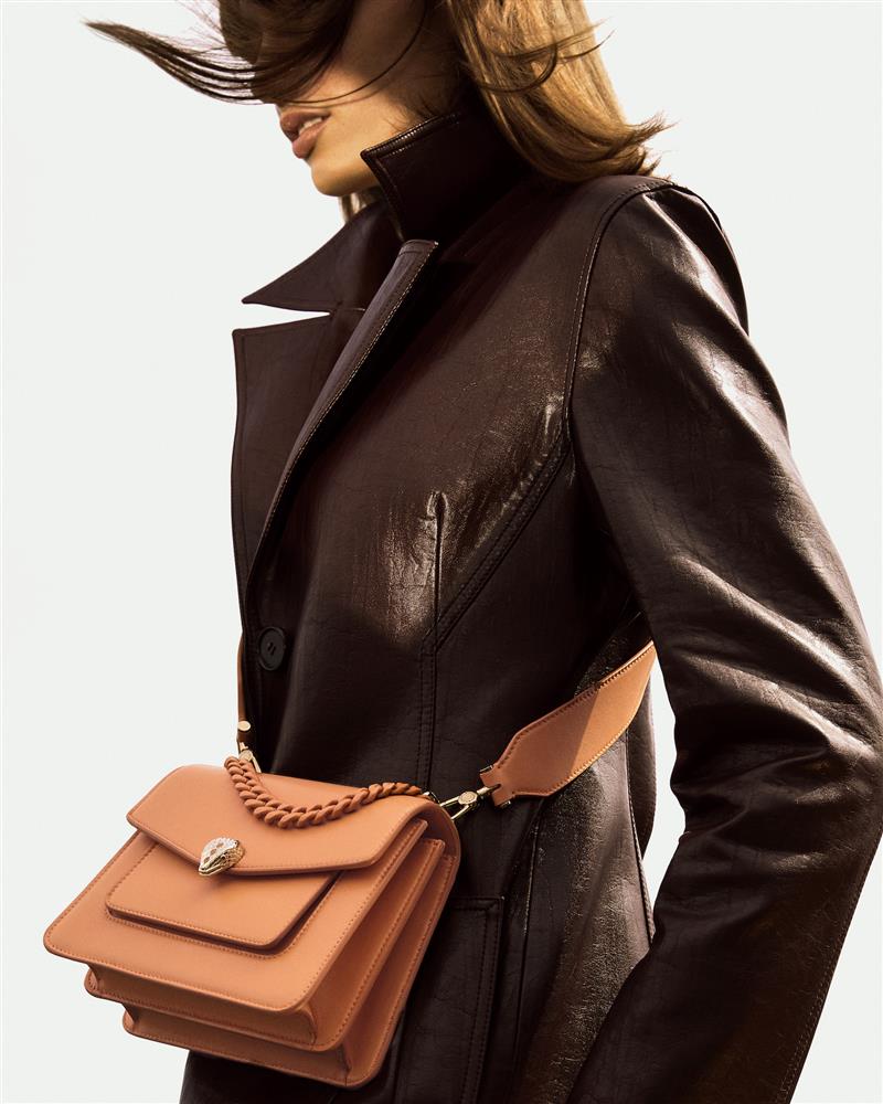 291468_BVLGARI Serpenti Forever Maxi Chain珊瑚橘紅玉髓色小羊皮肩背包_形象圖