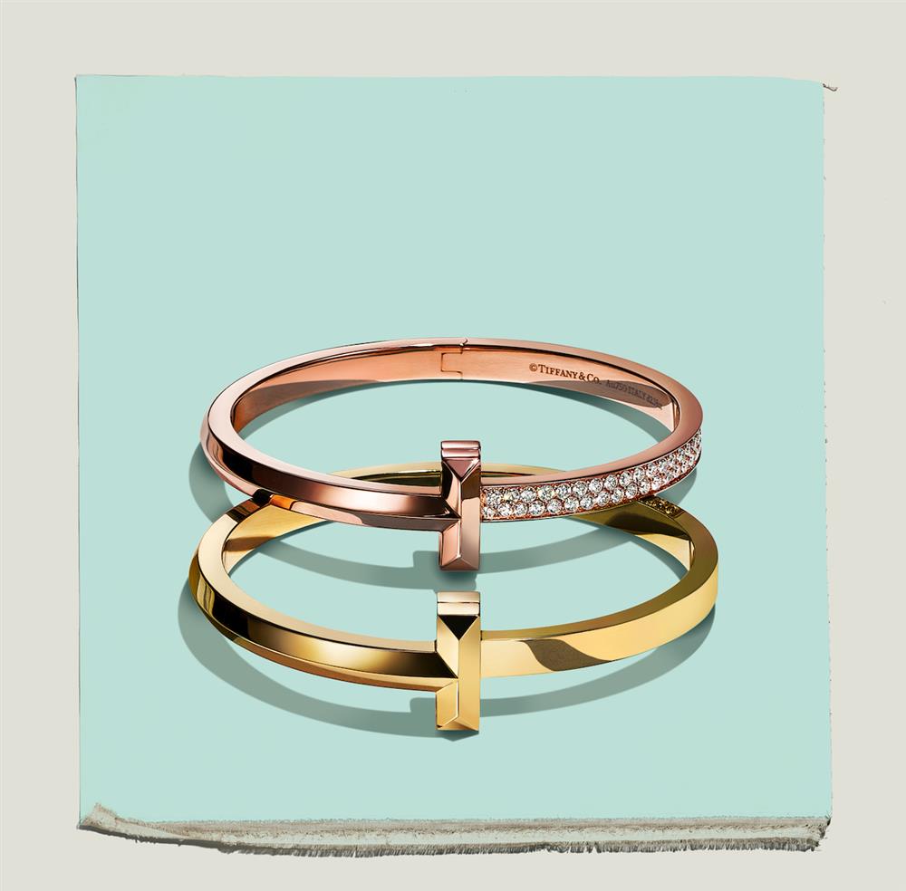 Tiffany T1系列 - 18K玫瑰金寬版鋪鑲鑽石手環 NT$705,000, 18K金寬版手環 NT$205,000 Tiffany T1系列 - 18K玫瑰金寬版鋪鑲鑽石手環 NT$705,000, 18K金寬版手環 NT$205,000