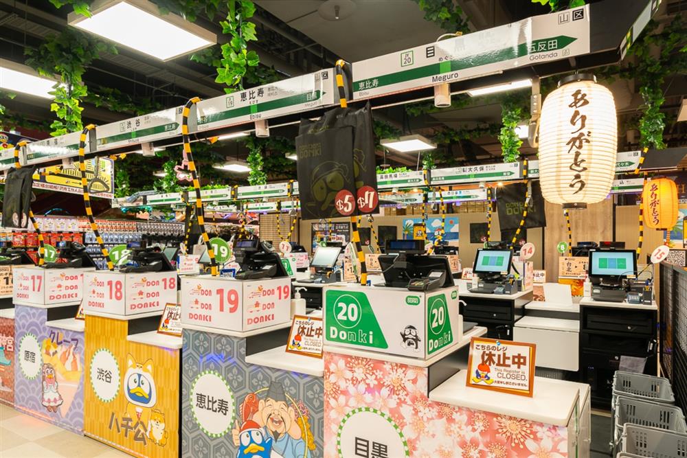 202233. 收銀檯裝置概念引用日本電車山手線。(圖片由DON DON DONKI提供)