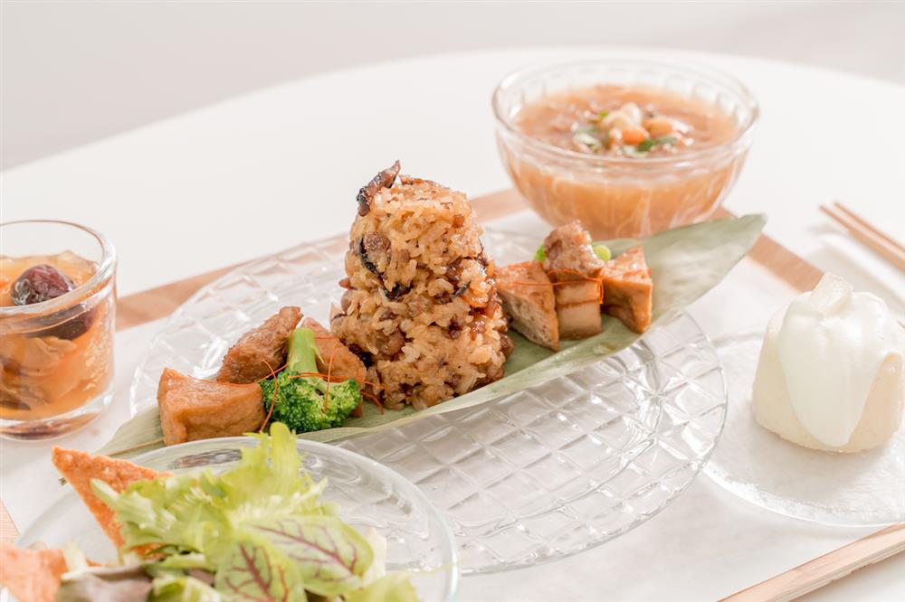 16.與阿霞飯店合作之啤酒滷肉米糕 Photo Credit 春室The POOL , Photography by Kris Kang