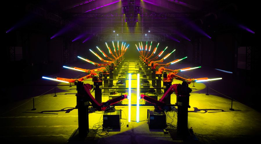 機械手臂加入「2022台灣燈會在高雄」，「千手光劍」有看頭！ (2)