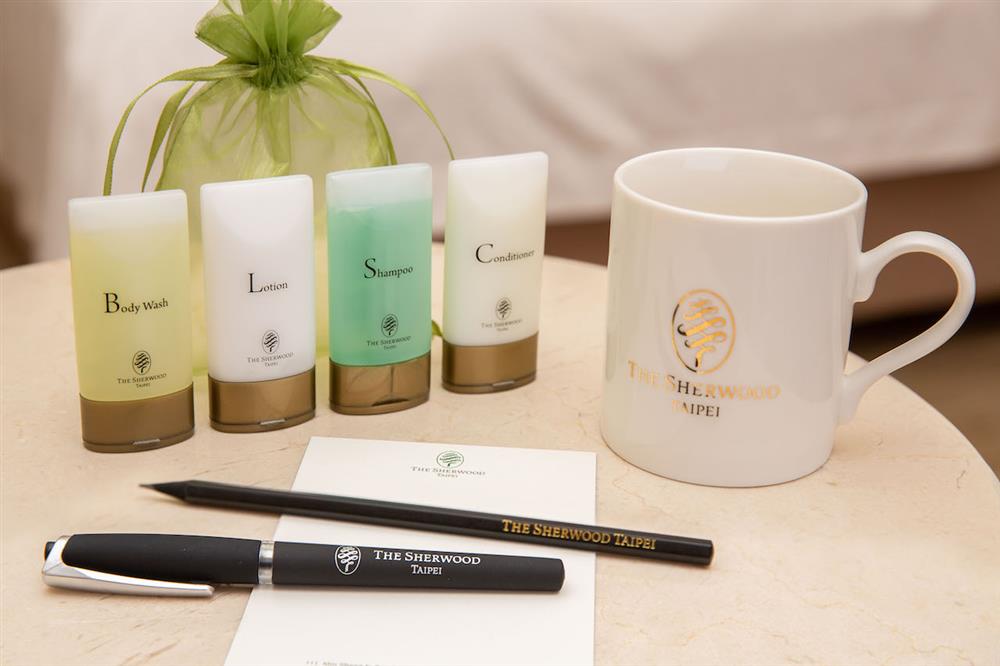 圖3. 2月15日熄燈當天至西華飯店現場領取預購之麵食，即可獲得限量西華經典紀念品。