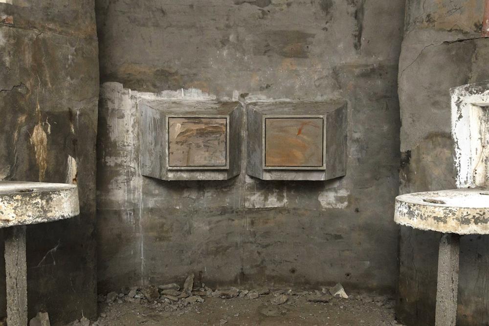 南竿53據點 鋼琴建物B1_鄒享想_《枕待》系列 照片2 南竿53據點 鋼琴建物B1_鄒享想_《枕待》系列 照片2