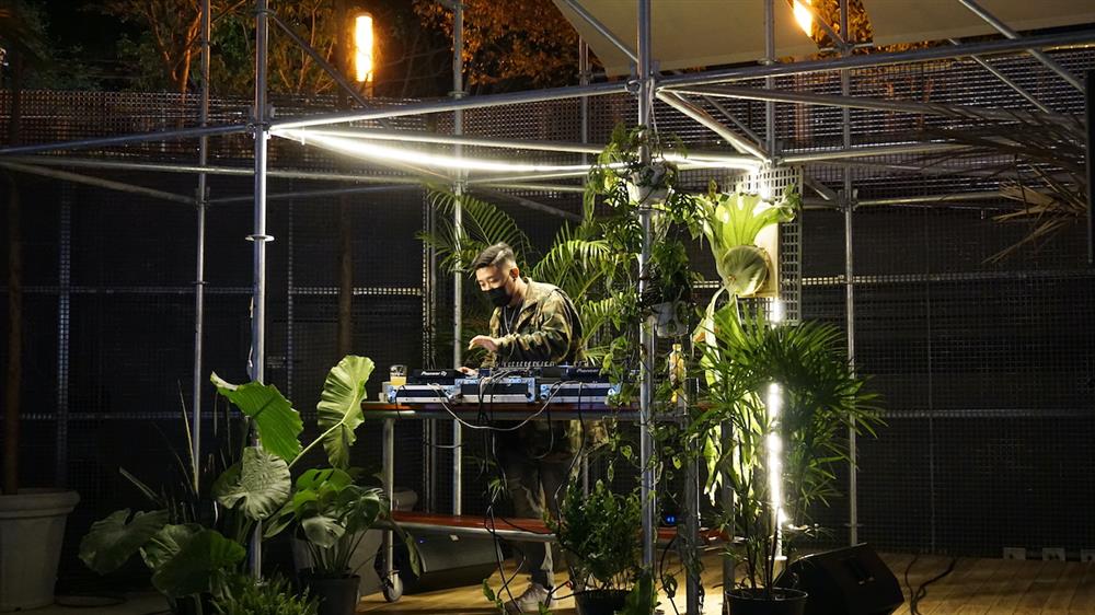 DJ Ku Da Yeast充滿節奏感的曲風、讓音樂表演在PARK2開幕之初打下良好的基礎