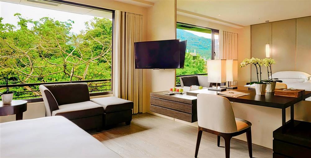 Dayuse與大地酒店獨家「春遊大地微度假專案」，讓旅客旅客能在綠意圍繞的奇岩客房內，悠閒感受美肌白磺泉、法國Hermès頂級沐浴保養組的身心靈療癒