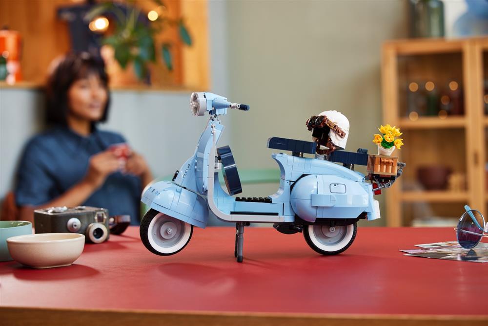 小檔[情境圖] 10298_LEGO® Vespa 125-07