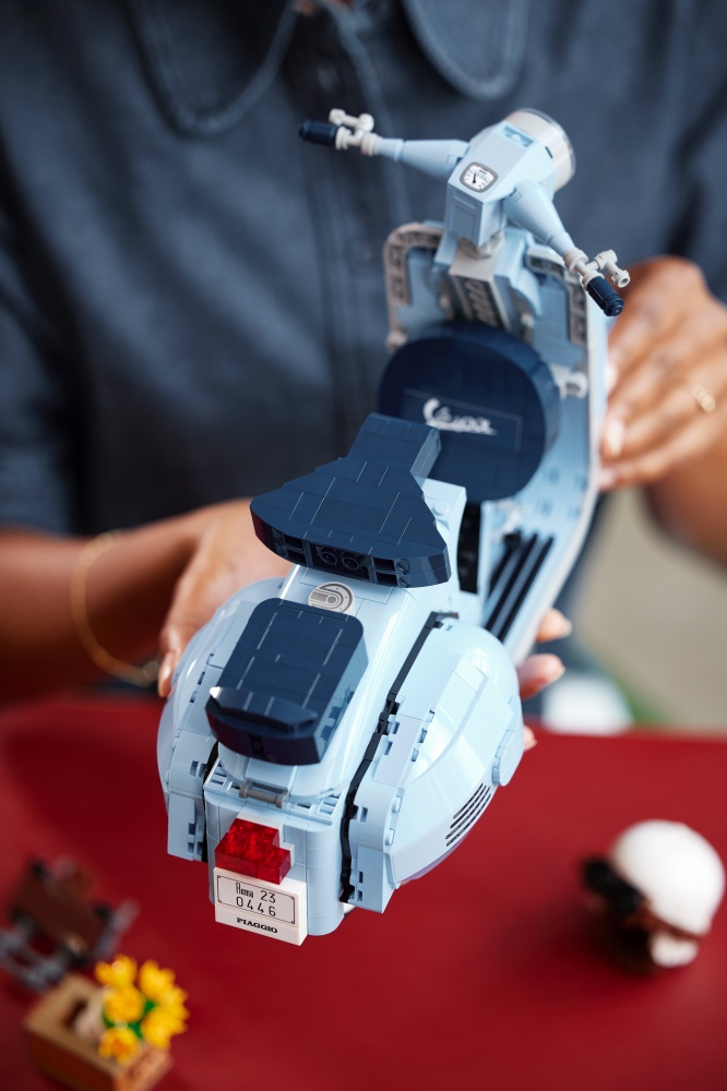 小檔[情境圖] 10298_LEGO® Vespa 125-03