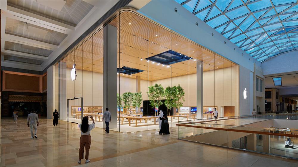 Apple_New-store-opening-Yas-Mall_hero