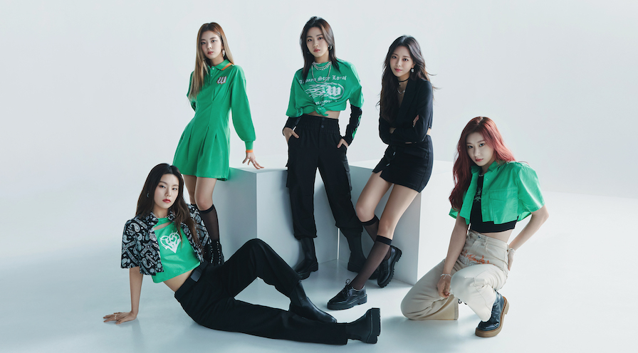 H&M with ITZY 2022春夏系列！以飽和綠色傳達灑脫街頭時尚