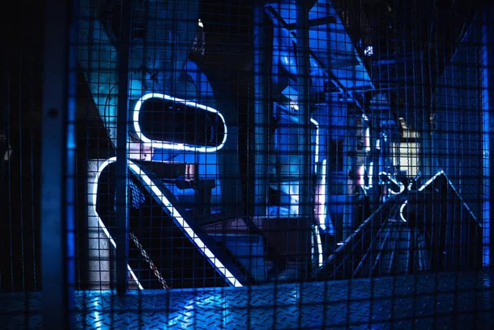 讓一個40米的廊道與機具透過聲光效果把整個場域活絡了起來小檔屏東菸葉館_除骨機區07_NL Interactivew提供