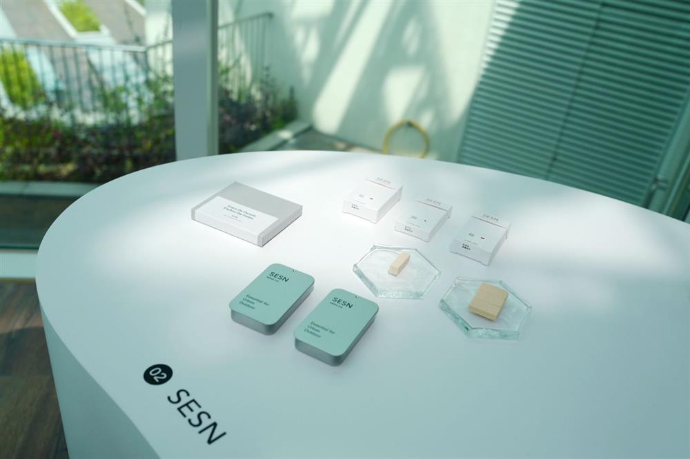 小檔SESN夏樹沐石以綠色循環理念打造的旅行移動生活用品,基於植礦原料製造的沐石,經過使用後能被分解成為養分回歸大地達成完整的生物循環,不造成環境負擔。創辦人Jerry和Kate都喜愛戶外運動,希望藉由永續旅行的體驗培養綠生活習慣。 小檔SESN夏樹沐石以綠色循環理念打造的旅行移動生活用品,基於植礦原料製造的沐石,經過使用後能被分解成為養分回歸大地達成完整的生物循環,不造成環境負擔。創辦人Jerry和Kate都喜愛戶外運動,希望藉由永續旅行的體驗培養綠生活習慣。