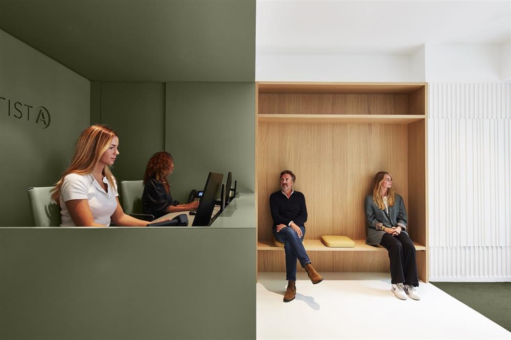 154_LR-15-Dentist_Amsterdam_waitingroom-reception-i29