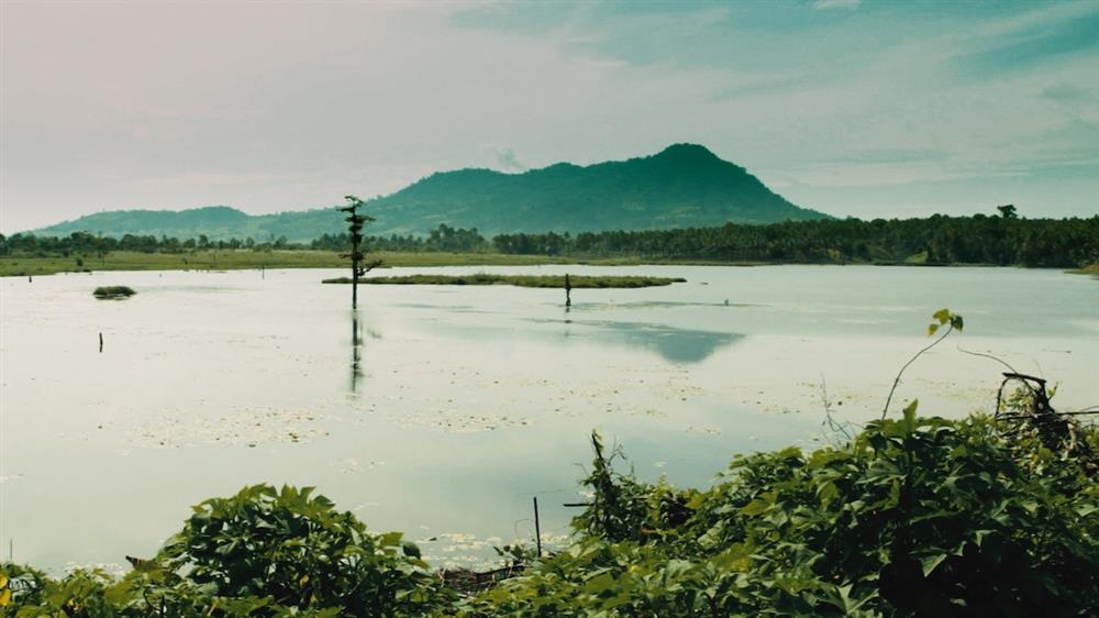 8.《戰爭是件溫柔事》（War Is a Tender Thing, 2013）