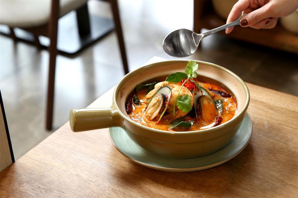 11. 冬蔭功海鮮湯_335元 11. 冬蔭功海鮮湯_335元