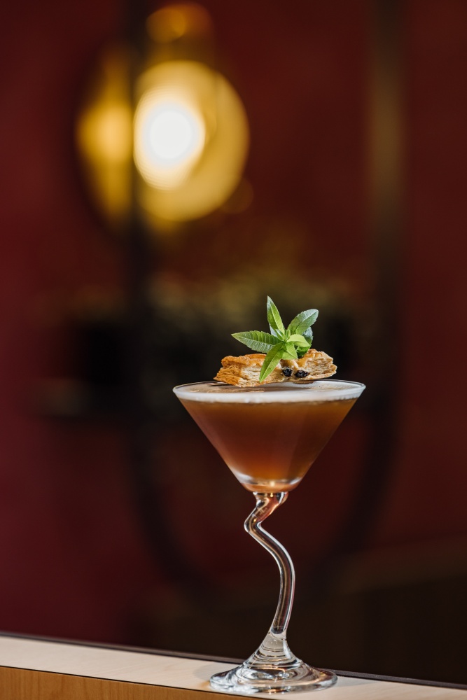 小檔台中悅樂與知名酒吧Indulge及旗下Liquid Art合作推出調酒，圖為秋季的「思秋月」