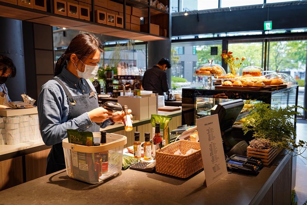 〈圖說：春大直「主廚市場CHEF MARKET」在用餐空間選擇上大膽打破品牌框架，鼓勵顧客跨店自由混搭餐食，堅信美味因交流更提味。〉 -3