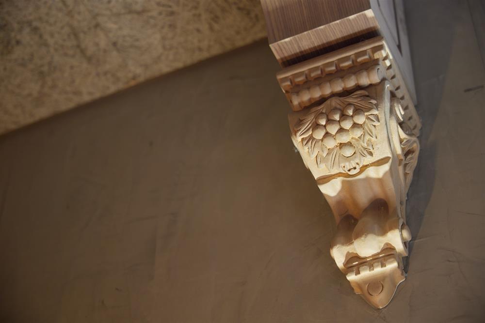 CellWine包廂木頭梁托雕刻植物圖騰