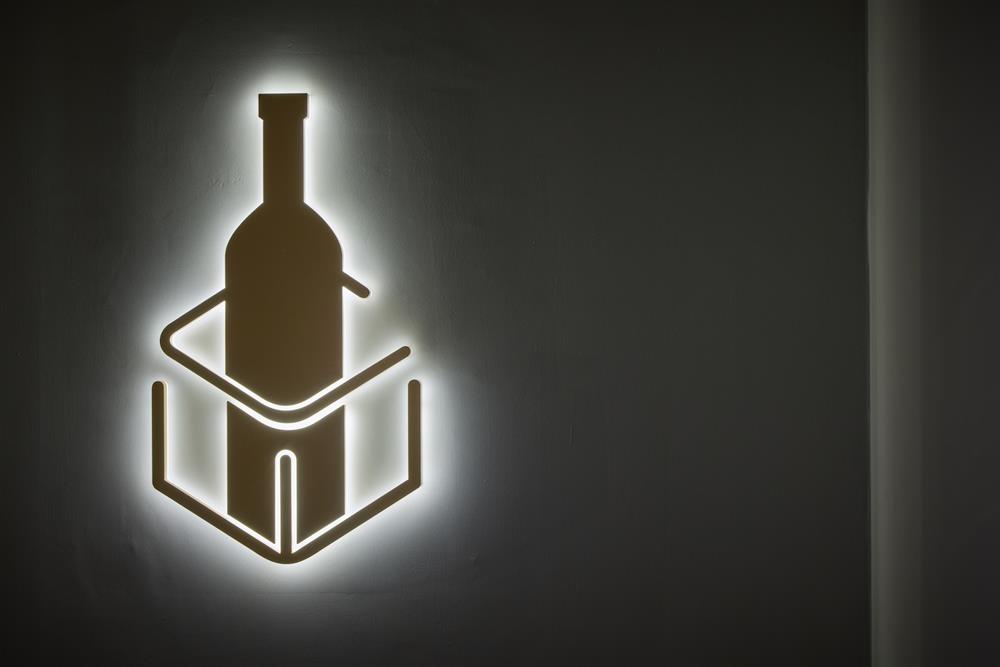 CellWine 以酒瓶作為logo標誌
