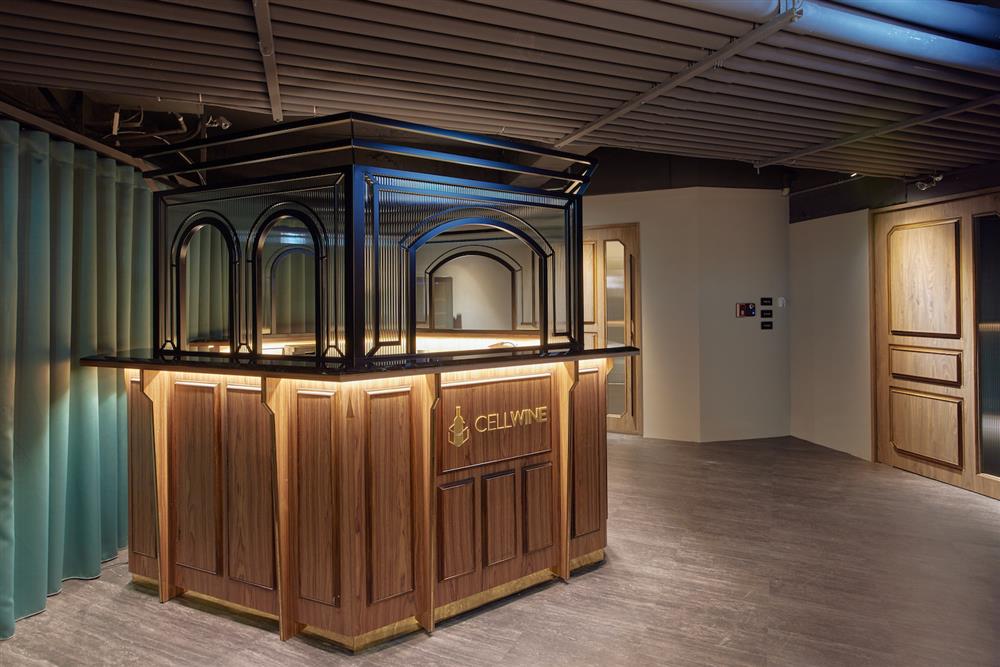 CellWine大安酒藏櫃檯宛如歐洲銀行櫃檯古典華麗