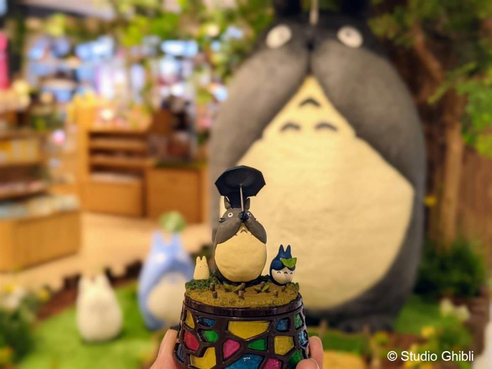 小檔4.配合店內等身大發芽舞龍貓，台北店先行販售商品【飾物盒 龍貓 發芽舞】讓粉絲將迷你版帶回家收藏。