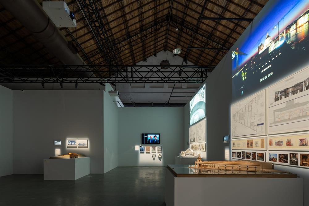 小檔「與歷史對話」展區中，安藤忠雄將自己的作品視為一種脈絡，強調自身存在僅是建築歷史的一部分　©忠泰美術館