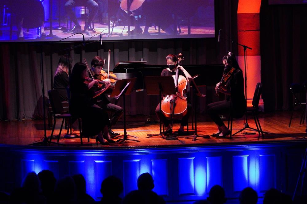 4. 展覽由台灣組曲揭開序幕，溫暖旋律感動全場