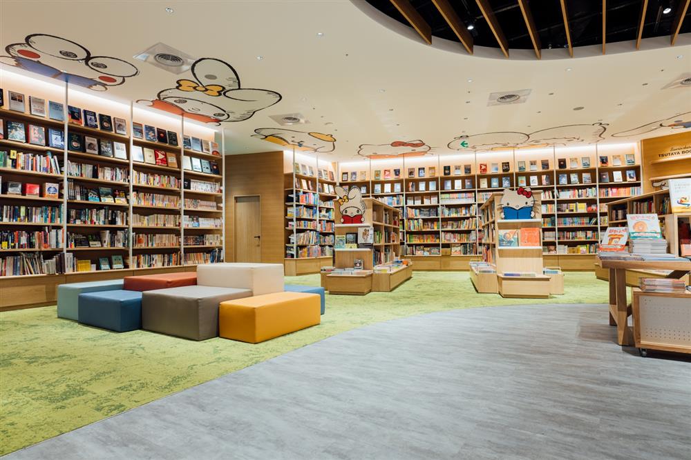 小檔◎圖3-1、開幕期間TSUTAYA BOOKSTORE 聯名三麗鷗Sanrio結合兒童書區空間設計，提供給小朋友全新的閱讀風景。