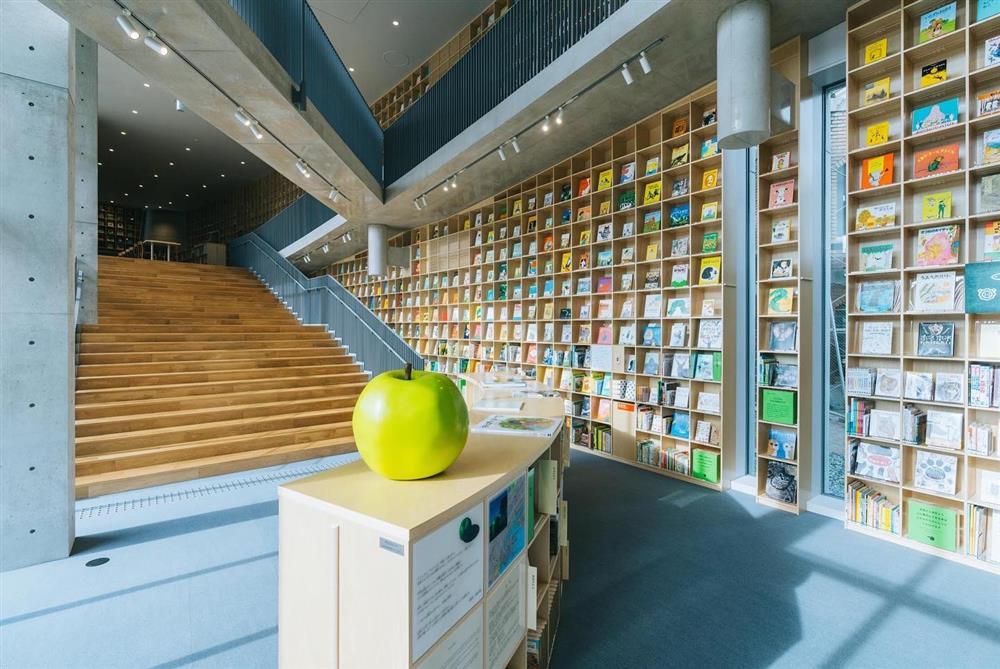 こども本の森 神戸