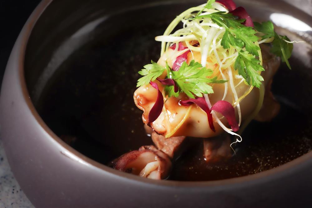 和牛研究室_近江牛肩頸肉、魷魚、大蒜