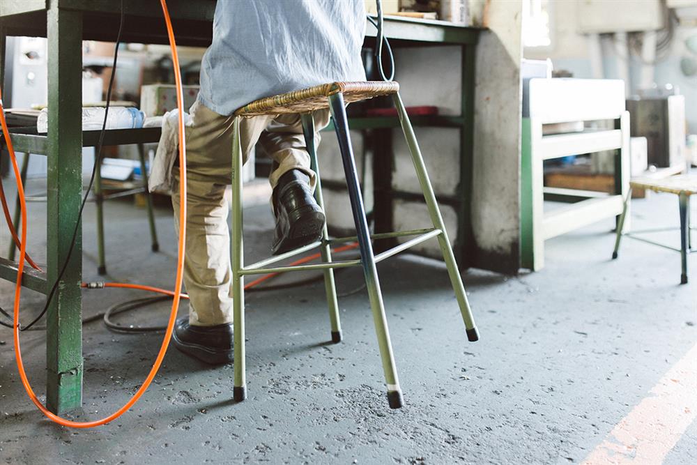 傳統工廠鐵管藤編凳 01