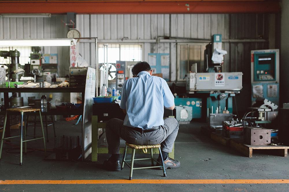 傳統工廠鐵管藤編凳 02