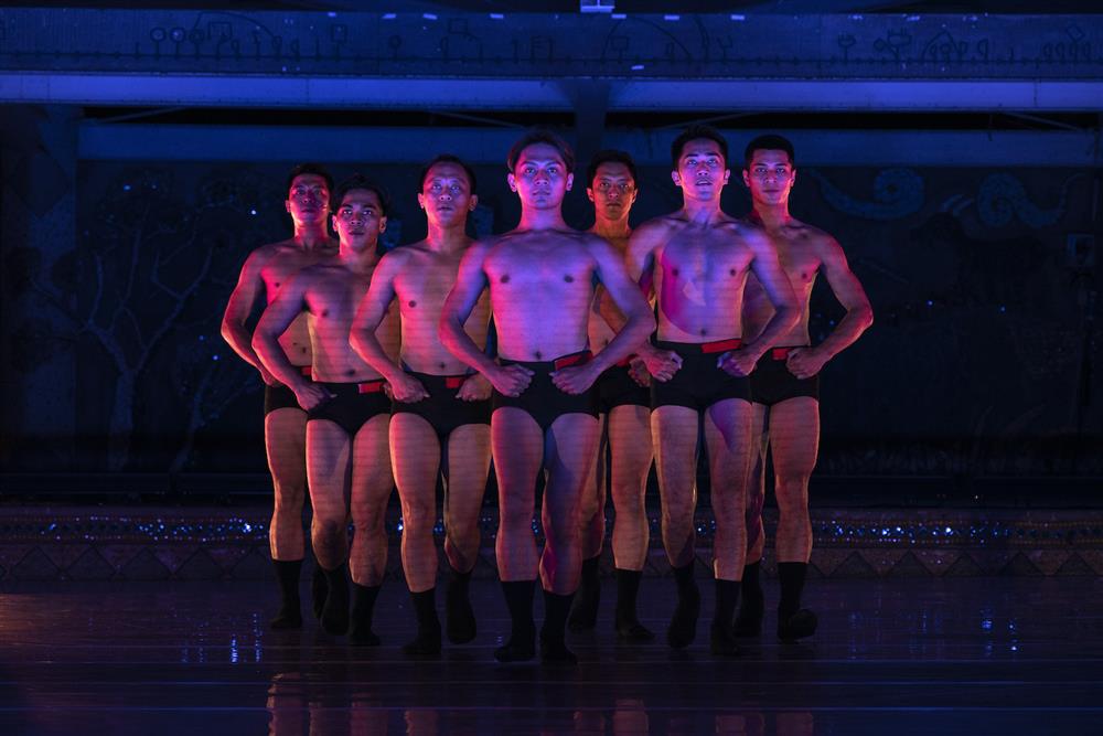 9.舞作《勇者》在臺東延平永康部落演出。(圖片提供/財團法人布拉瑞揚舞團文化基金會;攝影/高信宗) 9.舞作《勇者》在臺東延平永康部落演出。(圖片提供/財團法人布拉瑞揚舞團文化基金會;攝影/高信宗)