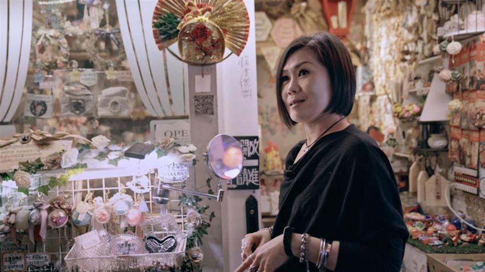 7.常以全黑造型裝扮的淇姐，店內販售蕾絲小物商品。（圖片提供後場音像紀錄工作室）