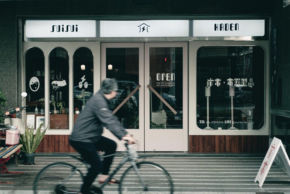 台南水水家電 SUISUI KADEN選擇透過生活家電選品、門市空間設計，以及對待顧客的方式，呈現出個人的生活態度與美感。